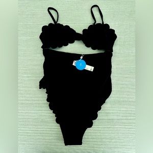 Cupshe black one piece bathing suit.